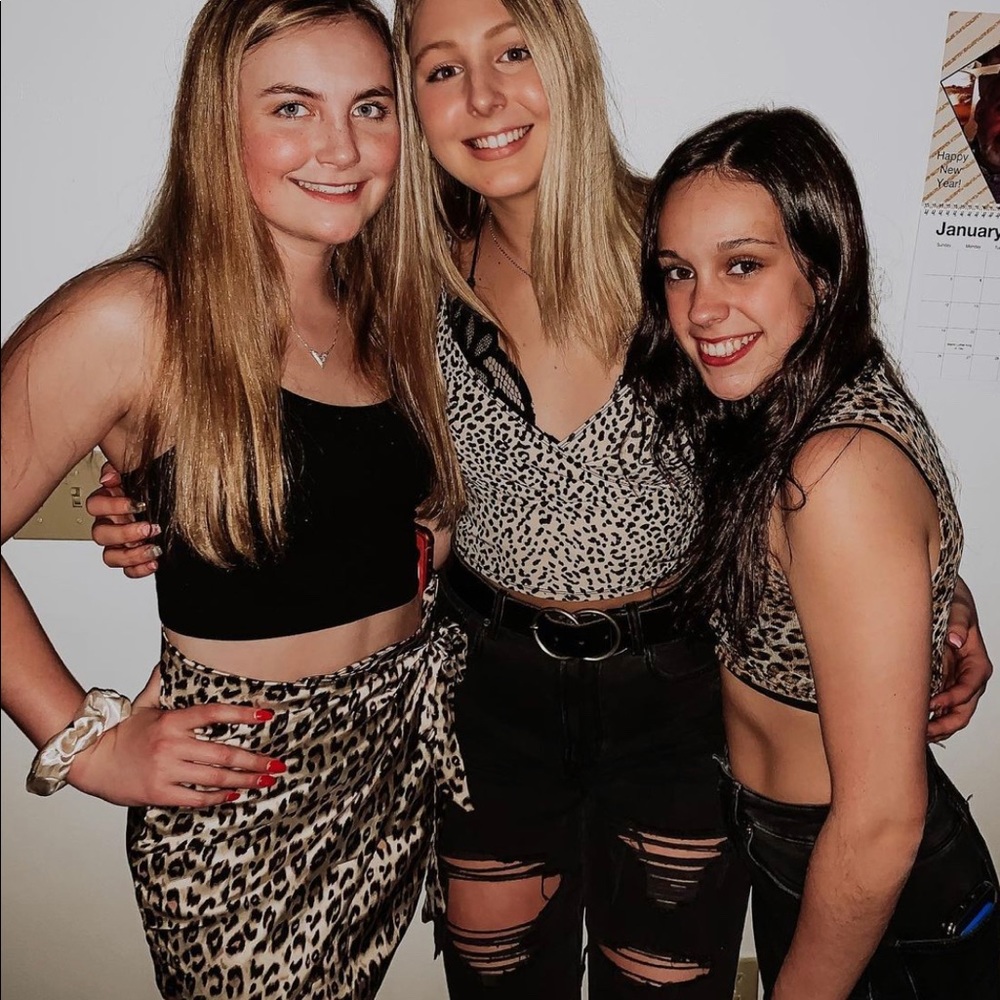 GOING OUT MYSTERY BOX - Picture 2 of 4